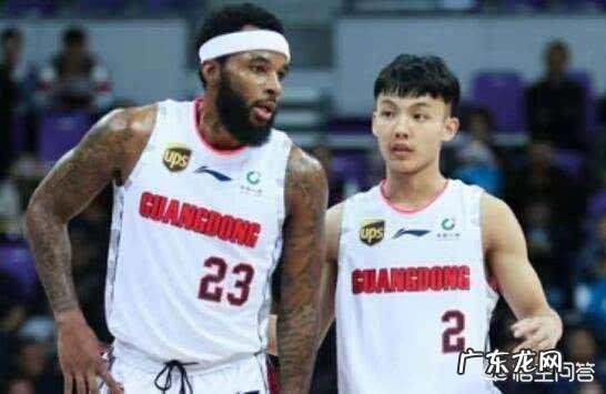 广东对阵广厦,为什么杜峰第一节就派上了之前垃圾时间才打的徐杰?有什么特殊计划吗?