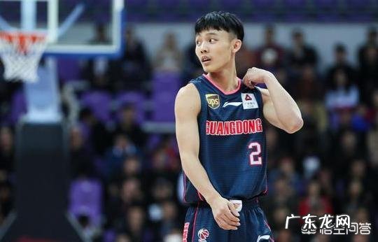 广东对阵广厦,为什么杜峰第一节就派上了之前垃圾时间才打的徐杰?有什么特殊计划吗?