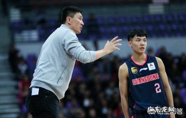 广东对阵广厦,为什么杜峰第一节就派上了之前垃圾时间才打的徐杰?有什么特殊计划吗?