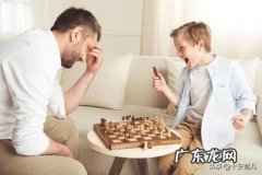 很想在家教育孩子，又想去外地赚钱，如何取舍？