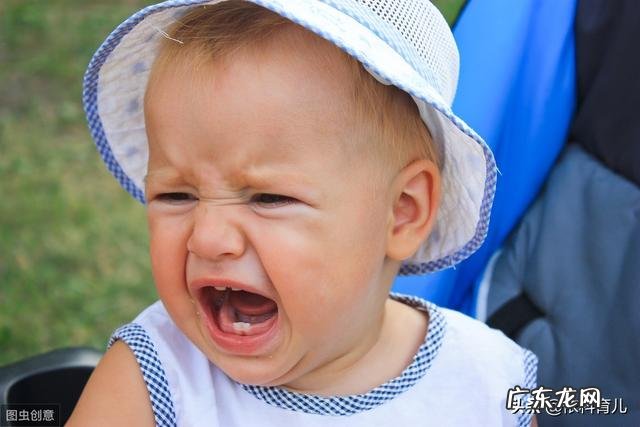 3岁小孩哭的时候,怎样哄他也不停,且总是说同一句话该怎么办?