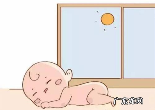 冬季新生儿晒太阳姿势