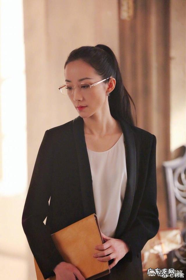 面试时,怎样的妆容最合适?