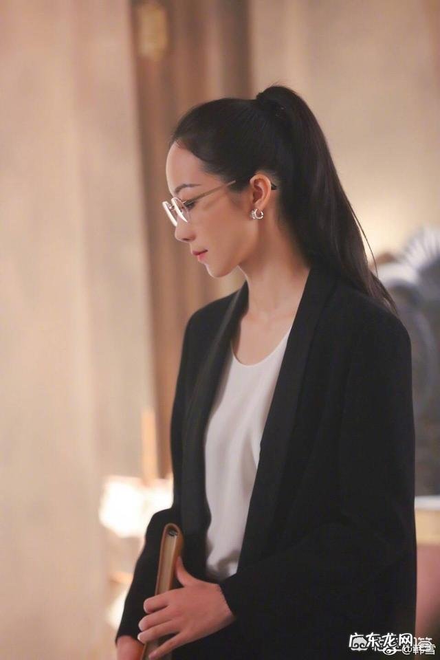 面试时,怎样的妆容最合适?