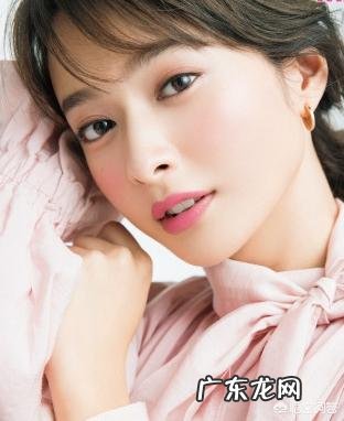 面试时,怎样的妆容最合适?