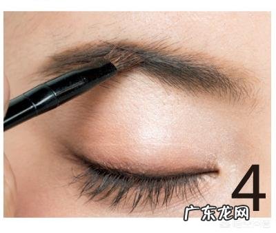 面试时,怎样的妆容最合适?