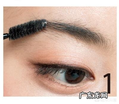 面试时,怎样的妆容最合适?