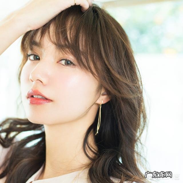 面试时,怎样的妆容最合适?