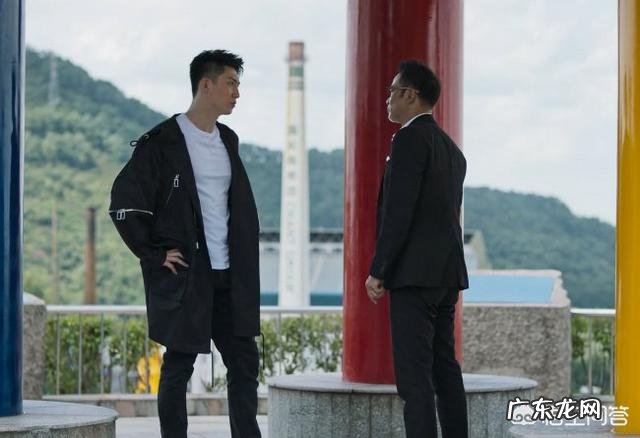 《破冰行动》中赵嘉良第一次跟儿子亲密接触就挨了一拳,但是回到酒店他却笑了,这是为什么?