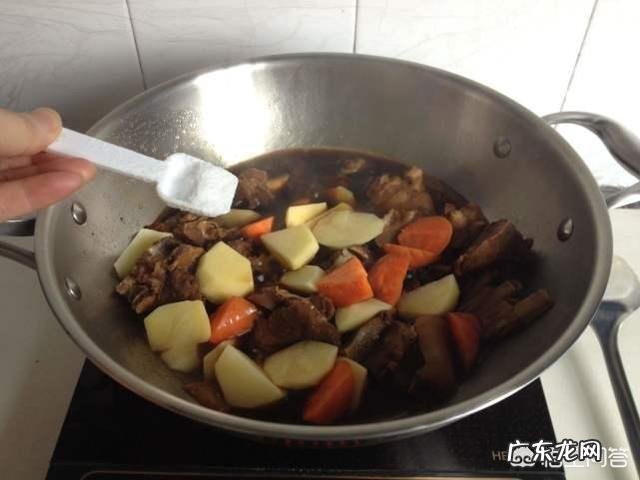 人为什么不能不吃盐,其他动物为什么不吃盐还很健康,吃盐是人类与生俱来的缺陷吗?