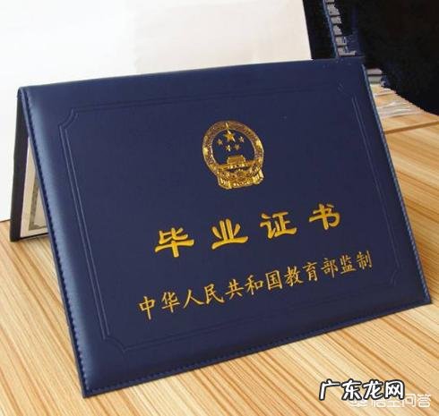 我女儿大专刚毕业,找不到工作,她很伤心难过,怎么办呢?