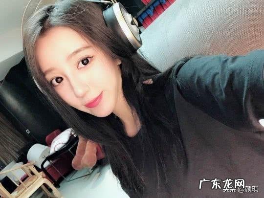 斗鱼呆妹儿挑战超管底线,走性感路线引热议,惨遭观众嘲笑身材,你怎么看?