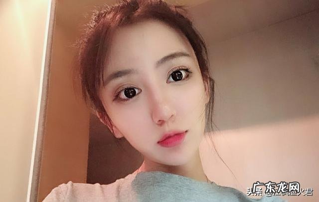 斗鱼呆妹儿挑战超管底线,走性感路线引热议,惨遭观众嘲笑身材,你怎么看?