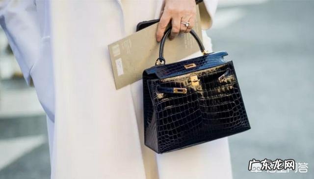 展现女性魅力,女生包包怎样挑显得知性?