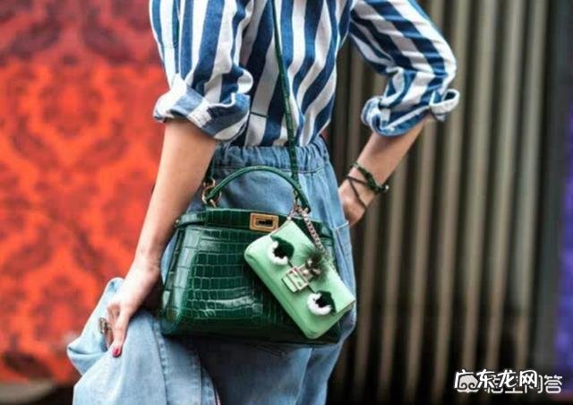 展现女性魅力,女生包包怎样挑显得知性?