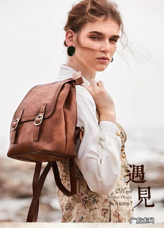 展现女性魅力,女生包包怎样挑显得知性?