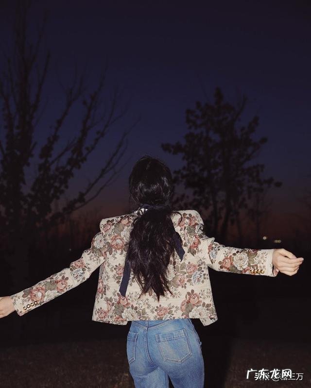 没屁股大腿细适合穿哪种牛仔裤?