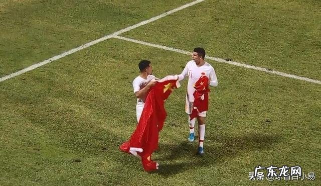 为什么埃克森在恒大时，国内球员众星拱月，而在国家队却孤立无援呢？