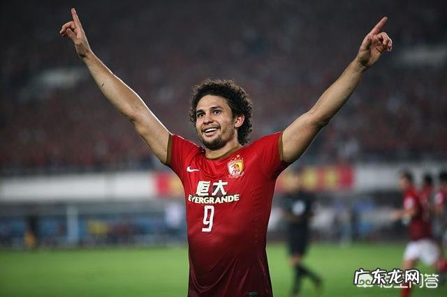 为什么埃克森在恒大时,国内球员众星拱月,而在国家队却孤立无援呢?