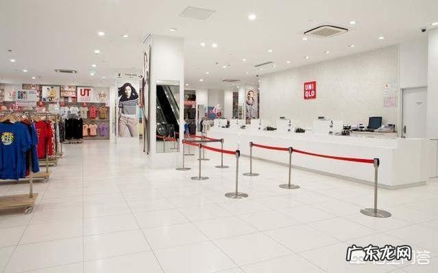 买衣服网上买好还是实体店买好，怎样选择服装不踩雷？