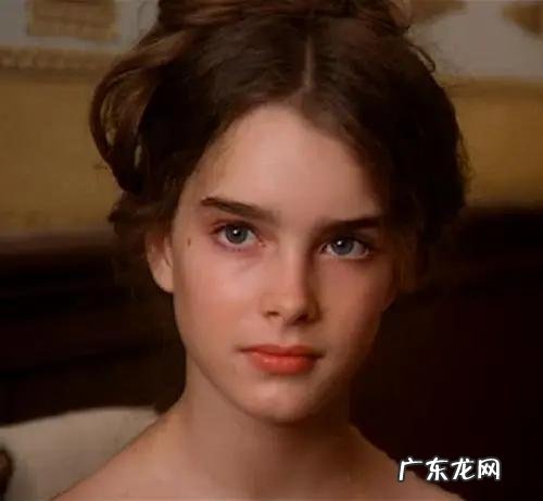 他信香港嫁女,泰国公主等数百名流出席,意味着什么