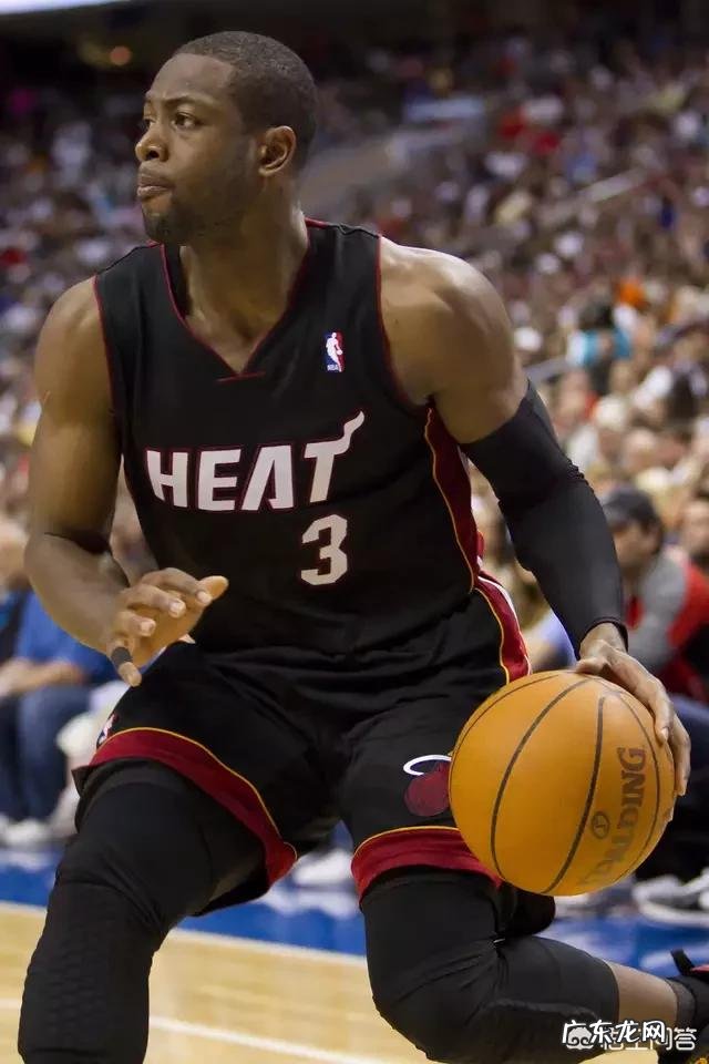 马努.吉诺比利和韦德谁的历史地位更高?