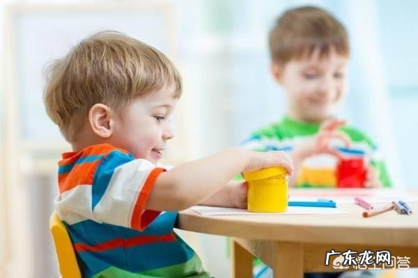 幼儿园老师经常批评小朋友,小朋友抵触不愿返学怎么办?