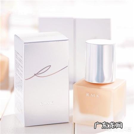 皮肤比较干，哪个牌子粉底好用？