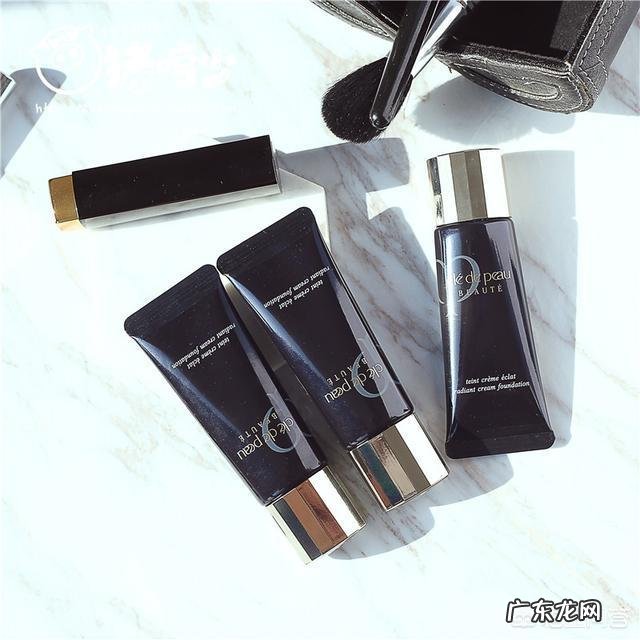 皮肤比较干，哪个牌子粉底好用？