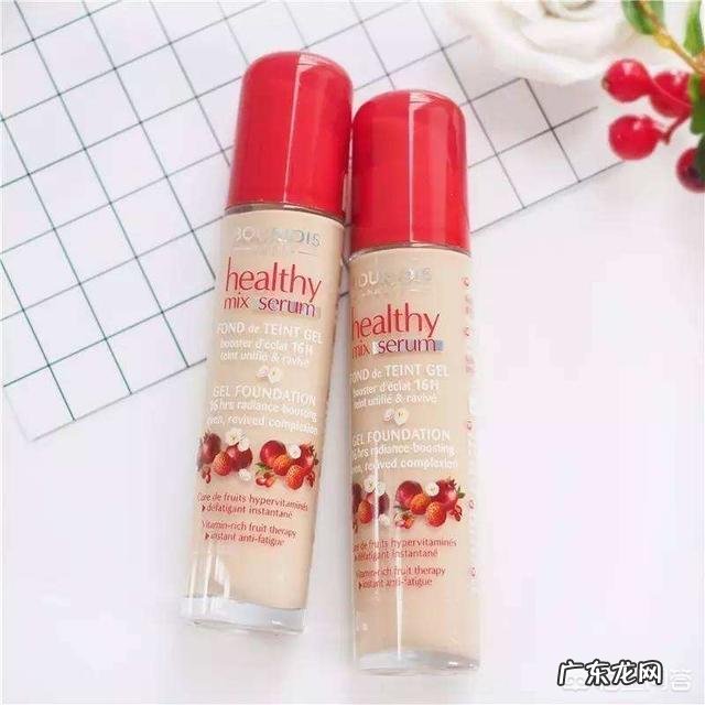 皮肤比较干，哪个牌子粉底好用？