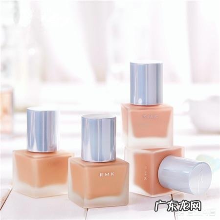 皮肤比较干，哪个牌子粉底好用？