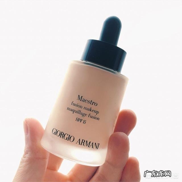 皮肤比较干，哪个牌子粉底好用？