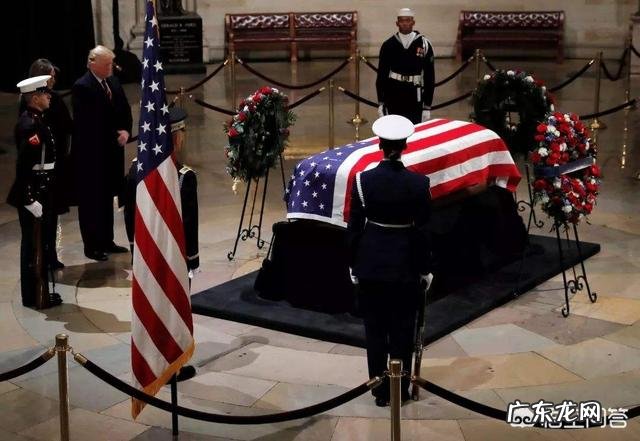如何看待布什家族拒绝特朗普在老布什葬礼上演讲?