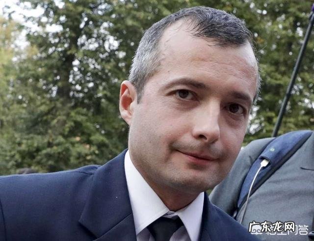 8月15日搭载233名乘客的航班紧急迫降一片玉米地,这个飞机怎么回机场呢?