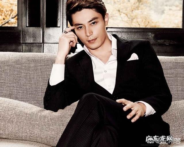 男生的衬衫怎么穿最有禁欲系老干部的感觉?