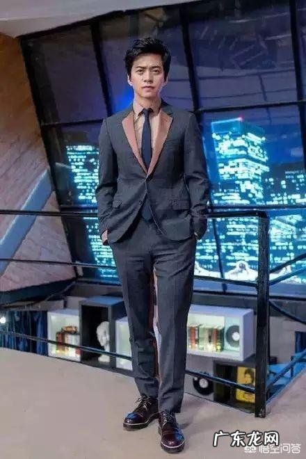 男生的衬衫怎么穿最有禁欲系老干部的感觉?