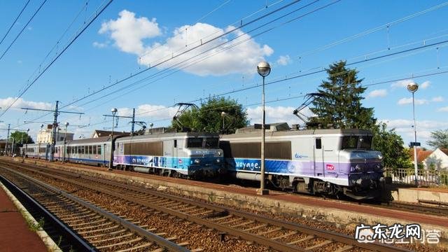 铁道旁牌子上写“禁止双弓”是什么意思?