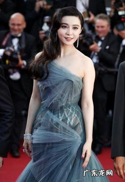 戛纳电影范冰冰作为评委选择了那些礼服？