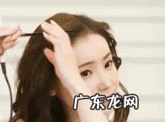 普通的丸子头看腻了,卷发丸子头该如何扎呢?