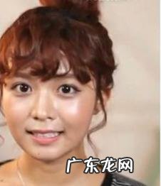 普通的丸子头看腻了,卷发丸子头该如何扎呢?