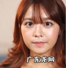 普通的丸子头看腻了,卷发丸子头该如何扎呢?