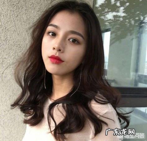 热烫比冷烫好吗?过年准备烫发有点迷茫,中长发适合烫什么发型?