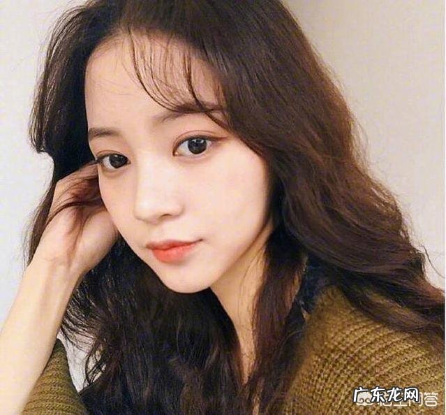 热烫比冷烫好吗?过年准备烫发有点迷茫,中长发适合烫什么发型?