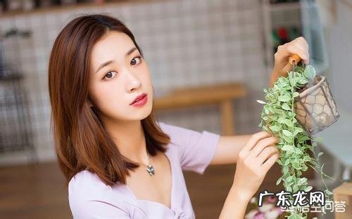 如何让自己喜欢的女孩知道自己在暗恋她？