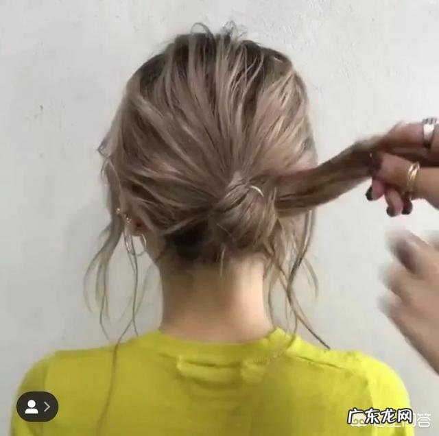 抛弃丸子头，还有哪些好看又日常的发型可以扎？