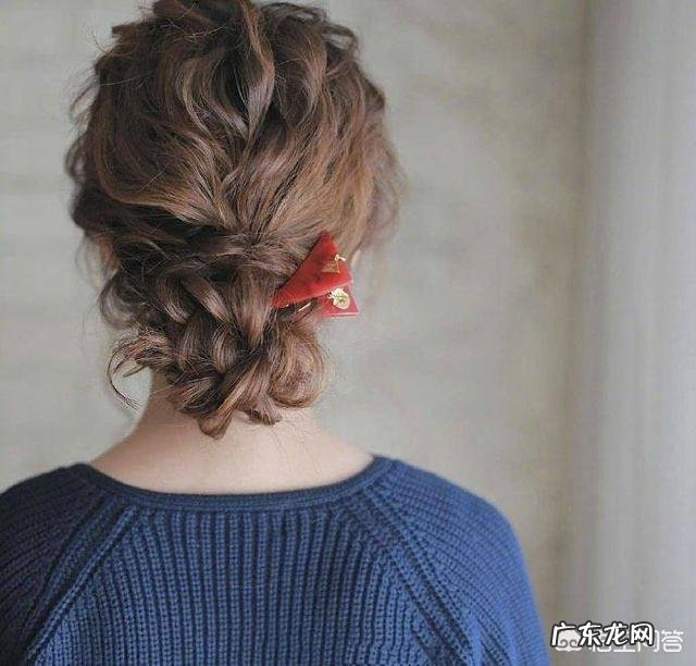 抛弃丸子头,还有哪些好看又日常的发型可以扎?