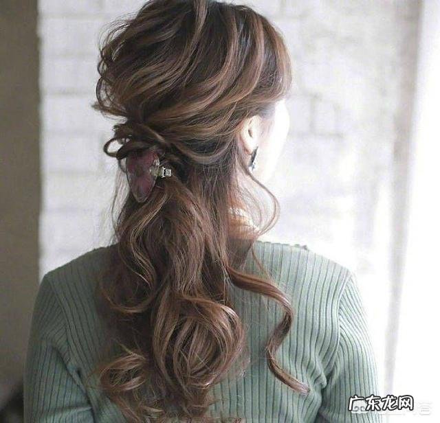 抛弃丸子头,还有哪些好看又日常的发型可以扎?