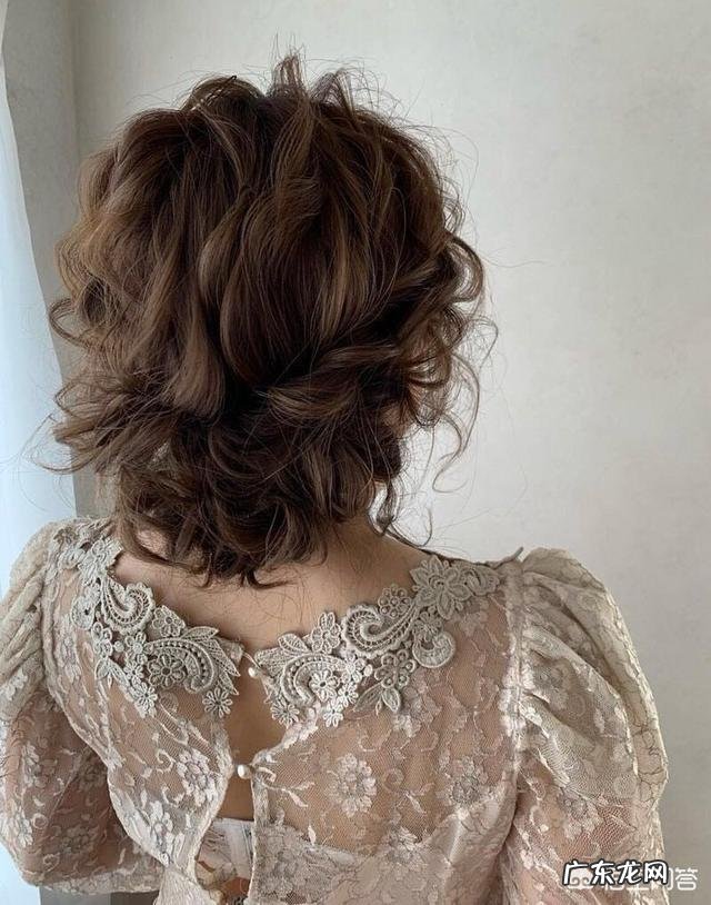 抛弃丸子头,还有哪些好看又日常的发型可以扎?