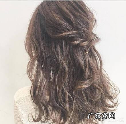 抛弃丸子头,还有哪些好看又日常的发型可以扎?