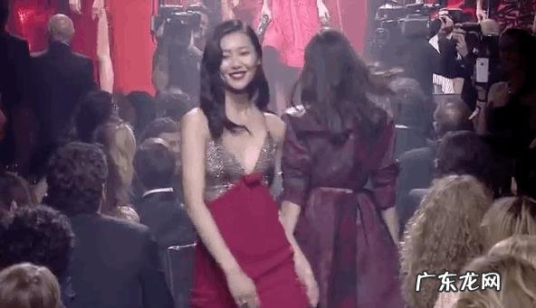 抛弃丸子头,还有哪些好看又日常的发型可以扎?